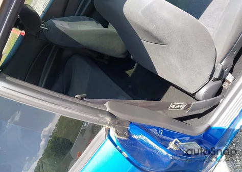 1999 Ford Escort Zx2 Cool/Zx2 Hot z USA, uszkodzony, nr VIN 3FAKP1133XR217299